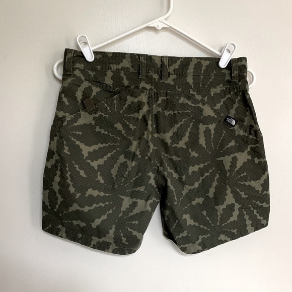 THE North Face Hiking Shorts, Size 2, Army Green. - Picture 2 of 7